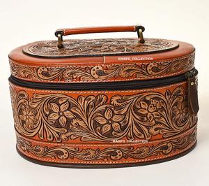 Bolso de mano de cuero con grabado floral para mujer, con cierre de cremallera, forma sólida y asa superior, para eventos y viajes. - Product Image 4