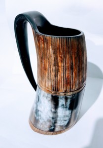 Tasse décorative en corne la plus vendue, fabriquée artisanallement, tasse à boire naturelle pour collectionneurs, événements spéciaux historiques, disponible à la vente - Product Image 5
