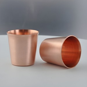 Dernier design de chopes à bière en cuivre pur, finition martelée artisanale, poignée en laiton massif de qualité supérieure, cadeaux d'affaires, anti-fuite - Product Image 2