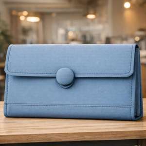 Basado en artículos similares de los resultados de la búsqueda, se trata de un bolso tote minimalista similar a los modelos de Insignia o a los bolsos. - Product Image 3