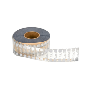 Chip UHF RFID Wet Inlay 7U 50x30 mm para el seguimiento de activos en la cadena de suministro - Product Image 1