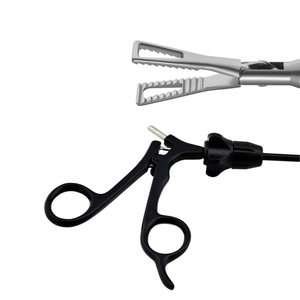 Pinzas de Presión Laparoscópicas de Precisión con Punta Cuadrada y Diseño Serrado, Instrumento Quirúrgico Manual para Procedimientos Endoscópicos - Product Image 6