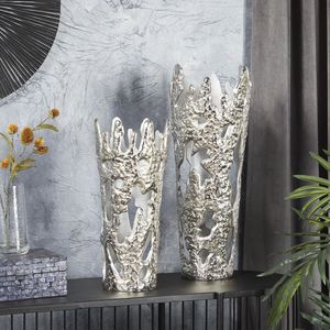 Florero de metal color ámbar diseñado para interiores de lujo, que ofrece un brillo radiante, una construcción robusta y una decoración elegante. - Product Image 2