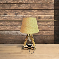Lampe de bureau de table en bois d'artisanat en bois vintage nautique avec support de trépied parfait pour les panneaux muraux décor à la maison