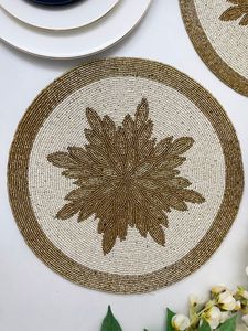 Set de table rond en perles de verre blanches avec broderie motif feuille vert bordeaux pour la protection de la table de salle à manger à Noël - Product Image 6