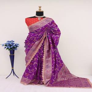 Sari de Seda Dola Premium VASTRA COTTAGE con Tejido Floral Jaal Tradicional Banarasi Zari y Borde con Corte Festoneado - Product Image 1