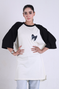 เสื้อยืดแขนยาวทรงโอเวอร์ไซส์สำหรับผู้หญิง คอกลม แขนสามส่วน พิมพ์ลายโบว์ ทรงหลวม ผ้าฝ้ายเจอร์ซีย์ ใส่ได้ทุกฤดู - Product Image 4