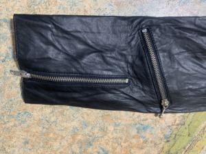 Blouson moto en cuir véritable pour homme avec fermeture éclair et plusieurs poches, coupe classique, col rabattable, vêtement d'extérieur pour l'automne - Product Image 6