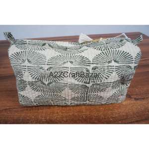 Estuche Organizador de Cosméticos Pequeño, Acolchado, Hecho a Mano en India, 100% Algodón Puro, con Cierre y Diseño Estampado en Bloques Multicolor - Product Image 4