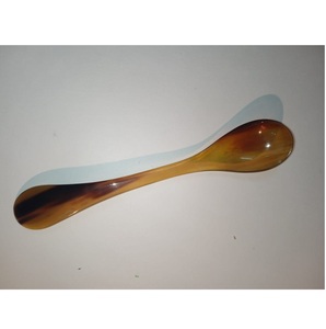 Juego de 4 Cucharas de Cuerno Desechables Verona de Primera Calidad, de 6.5 Pulgadas, con Acabado Espejo en Colores Dorado/Plateado, para Fiestas de Lujo - Product Image 3