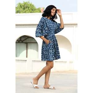 Minivestido estampado azul para mujer, vestido informal de verano con lazo en la cintura y manga de murciélago - Product Image 2