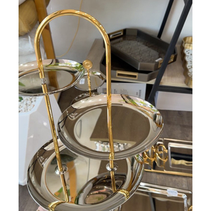 Support à gâteau moderne en métal à 3 niveaux, plateaux argentés avec une élégante poignée en boucle dorée, pour gâteaux et pâtisseries de luxe - Product Image 3