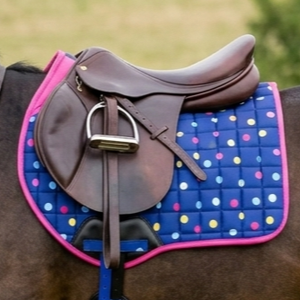 Ensemble de dressage premium en tissu à pois imprimé pour selle de cheval avec voile anti-mouches et protège-tibias, couleur personnalisable, équipement équestre - Product Image 2