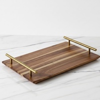 Plateau de service en bois rectangulaire, design minimaliste, luxe, fait main, écologique, poignées en laiton, plateau en bois d'acacia massif durable