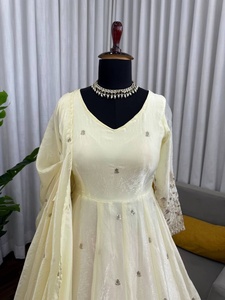 Elegante Conjunto de Vestido Anarkali con Pantalón y Dupatta para Mujer, Diseño de Seda Fendy, Vestido Largo Ideal para Bodas, Festivales y Ocasiones Especiales - Product Image 3