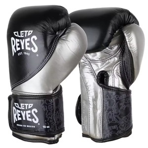 Guantes de Boxeo Cleto Reyes de 10 Oz, de Cuero, con Cordones y Correa Ajustable para la Muñeca - Product Image 1