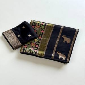 Sari VASTRA COTTAGE en viscose de Chine, tissé jacquard avec des broderies dorées Zari, motif Meenakari Paon et Éléphant Butta - Product Image 1