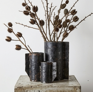 Ensemble de vases de table en métal industriel, irréguliers, faits à la main, centre de table décoratif - Product Image 1