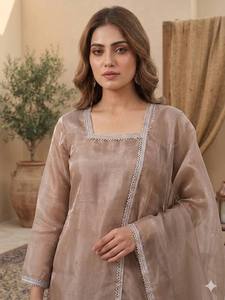 Ensemble Kurti Sharara élégant avec dupatta pour femme – Tenue ethnique de créateur pour les fêtes, avec broderies minimalistes et tissu doux - Product Image 5