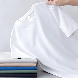 เสื้อยืดคอกลมแขนสั้นทรงปกติสำหรับผู้ชาย ผ้าเจอร์ซีย์เนื้อแน่น 240 กรัม พิมพ์ลายด้านหน้าแบบพัฟ รับผลิตแบบ OEM ODM พร้อมสกรีนโลโก้ตามสั่ง - Product Image 2