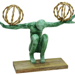 Escultura de Hombre de Aluminio con Pátina Verde y Esferas de Alambre Dorado - Figura Abstracta Agachada sobre Base de Madera - Decoración Moderna para el Hogar - Product Image 1