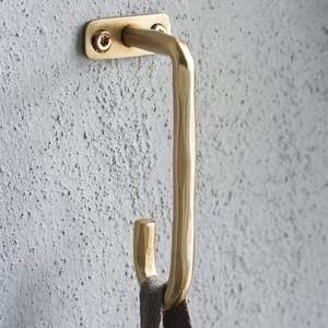 Barra de Toallas Moderna de Aluminio con Gancho de Pared Minimalista, Base Ovalada, Colgador Individual Creativo de Lujo para Toallas, Batas y Abrigos, Soporte de Montaje BARIRA - Product Image 1