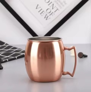 Mug à boisson élégant en cuivre pour cocktail Moscow Mule, idéal pour la présentation au bar, en cuisine, sur la table à manger et comme cadeau. - Product Image 4