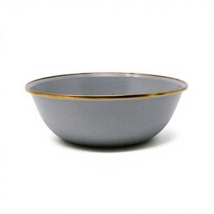Bol de service décoratif en fer exclusif pour les maisons contemporaines et les tables élégantes - Product Image 1