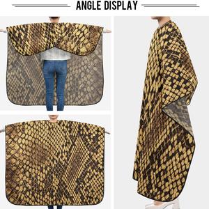 Cape de Barbier Personnalisée en Gros avec Logo, Imperméable en Polyester, Cape de Salon de Coiffure avec Crochet en Silicone, Cape de Salon de Beauté Noire Imprimée - Product Image 5