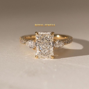 ラディアントカット スリーストーン モアサナイト エンゲージリング 18K ソリッドゴールド ホワイトゴールド レディース 結婚記念日ギフト - Product Image 1
