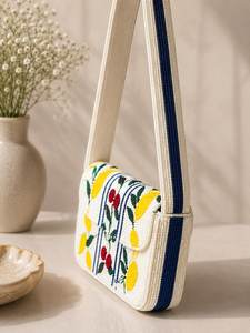 Bolso de mano bordado con cuentas florales, bandolera a rayas blanca, amarilla, roja y azul para mujer, accesorio elaborado con técnica de costura - Product Image 6