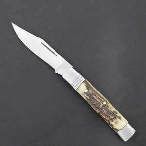 Couteaux pliants équipés d'un système de blocage par le pouce et d'un système de sécurité pour une ouverture contrôlée et une utilisation quotidienne sécurisée. - Product Image 1