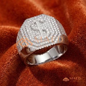 แหวนเงินผู้ชายแบบ Iced Out ประดับเพชรแล็บรูปสัญลักษณ์ดอลลาร์ - เครื่องประดับเงินแท้สีเงินสเตอร์ลิงรูปสัญลักษณ์ดอลลาร์ - สไตล์ฮิปฮอป - Product Image 1