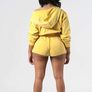 Conjunto de dos piezas de sudadera corta con cremallera y pantalones cortos de cintura alta con cordón ajustable para mujer, en tejido French Terry personalizado. - Product Image 3