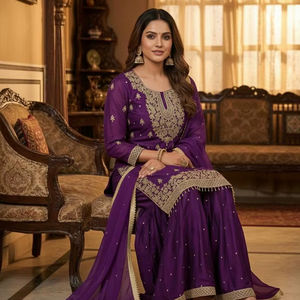 Ensemble Kurta Sharara en Soie GMY Premium avec Broderie de Paillettes Lourdes et Dupatta en Dentelle Fantaisie – Tenue Ethnique en Gros - Product Image 1