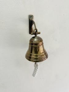 Campana de Servicio Náutica de Estilo Antiguo, de Latón Macizo, con Fundición y Serigrafía - Product Image 5