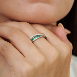 925 Sterling <b>Silver</b> Crossover Diamonds & Natural <b>Emerald</b> Gemstone Fine Band <b>Ring</b> For Women's Everyday Wear - Product Image 4