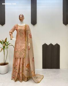 Proveedor de la India de conjuntos de lehenga, kurti de manga larga y dupatta, de diseño elegante, en tela chinon con bordado de lentejuelas, listos para usar. - Product Image 4