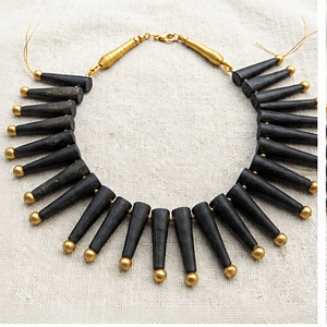 Collar de cuentas de resina chapado en negro con cadena de eslabones en tono dorado, joyería bohemia llamativa para fiestas, bodas y regalos. - Product Image 6