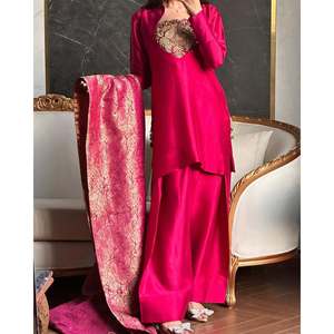 Vêtements et accessoires musulmans traditionnels de créateur-Top de fête avec Farshi Salwar et Dupatta - Product Image 2