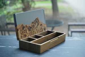Boîte à bijoux en bois faite à la main : Bordure en résine époxy noire effet caméléon - Product Image 3