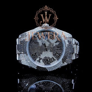 Reloj de Diamantes Moissanite Personalizado con Corte Brillante para Moda Urbana y Estilo de Alta Gama Disponible para la Venta - Product Image 1