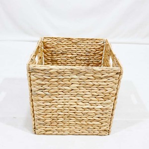 Handwoven <b>Square</b> Rattan <b>Storage</b> <b>Basket</b> With Lid Rustic Style For Living Room Organization - Product Image 3