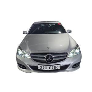 Mercedes-Benz Clase E Diésel Sedán con Volante a la Izquierda, Asientos de Cuero, Interior Oscuro - Exportador Coreano Inspeccionado (300500 Autos/Mes) - Product Image 1