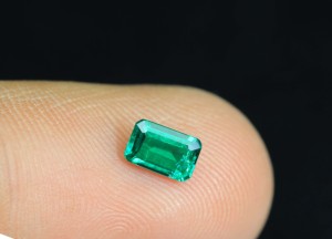 Magnifiques pierres d'émeraude de forme octogonale, taille facetée, 1-2 carats chacune, pierres d'émeraude en vrac chez les fournisseurs en gros - Product Image 4