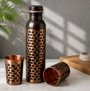 Juego de Bebederos Artesanales de Cobre Puro con Textura Metálica Oscura, Bebederos Portátiles para Viajes y Uso Diario - Product Image 5