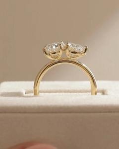 Elegante Anillo de Compromiso Toi Et Moi de Oro Amarillo de 5 CT con Corte de Pera y Ovalado, Cultivado en Laboratorio, Vintage, de Dos Piedras, Joyería Nupcial Única - Product Image 2