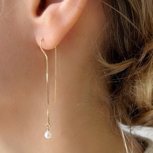 Pendientes de Hilo Dorado con Perla, Pendientes Colgantes con una Sola Perla, Joyería de Perlas Delicada y Minimalista, Pendientes Elegantes Hechos a Mano para Mujer, Regalo - Product Image 4