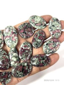 อิวดิไลต์ธรรมชาติ รูปทรงคาโบชอง ขนาดคละ 20 ถึง 30 มม. ประมาณ - Product Image 6