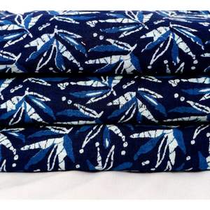 ผ้าฝ้ายอินเดียทำมือ ลายดอกไม้ทันสมัย พิมพ์ลายแบบบล็อกจากเมืองชัยปุระ เหมาะสำหรับทำผ้าม่าน ผ้าคลุม ของตกแต่งบ้าน และเสื้อผ้าเด็กผู้หญิง - Product Image 1